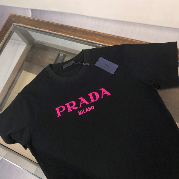 ブランドTシャツ側面デザイン